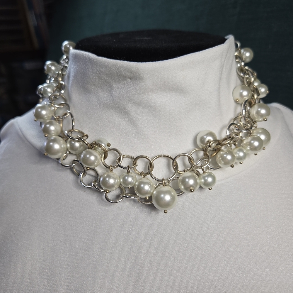 Elegant Pearl and Silver Necklace